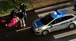 To on miał potrącić pieszą w centrum Ciechanowa i uciec. Policja zatrzymała 73-latka