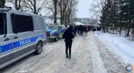 Protestujący pojawili się przed schroniskiem w Pawłowie [zdjęcia/wideo]