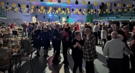 Seniorzy z Ciechanowa bawili się na karnawałowej potańcówce [zdjęcia/wideo]