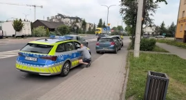 Zderzenie pojazdów przy rondzie w centrum Ciechanowa [zdjęcia]