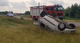 Poranne dachowanie osobówki. Jedna osoba trafiła do &hellip;