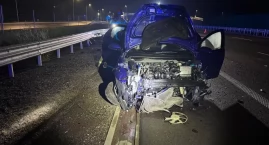 Zasnął za kierownicą. Obudziło go uderzenie w barier&hellip;