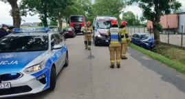 Z ostatniej chwili! Auto uderzyło w drzewo koło Ciec&hellip;