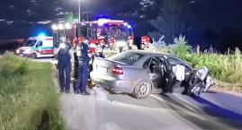 W środku nocy uderzył w drzewo koło Ciechanowa. Poli&hellip;