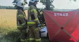 Auto w rowie, w środku martwy mężczyzna. Tragiczne z&hellip;