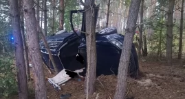 Zjechał do lasu i uderzył w drzewa. Kierowca był uwi&hellip;
