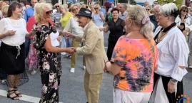 Kilkuset seniorów tańczyło na terenie Zielonego Targ&hellip;