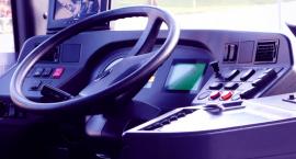 Pijany 27-latek zabrał sprzed szkoły autobus, bo ... chciał się przejechać. Jazdę zakończył na polu