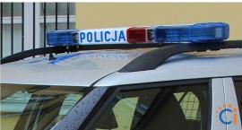 Kierowca Forda ściął latarnie na pętli miejskiej. Nie był w stanie dmuchnąć w alkomat