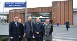 Re:Na skwerze przy dworcu PKP odsłonili tabliczkę z nazwiskiem patrona