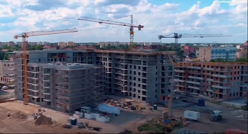 Tak zmienia się teren po dawnym Tormięsie w Toruniu [WIDEO]
