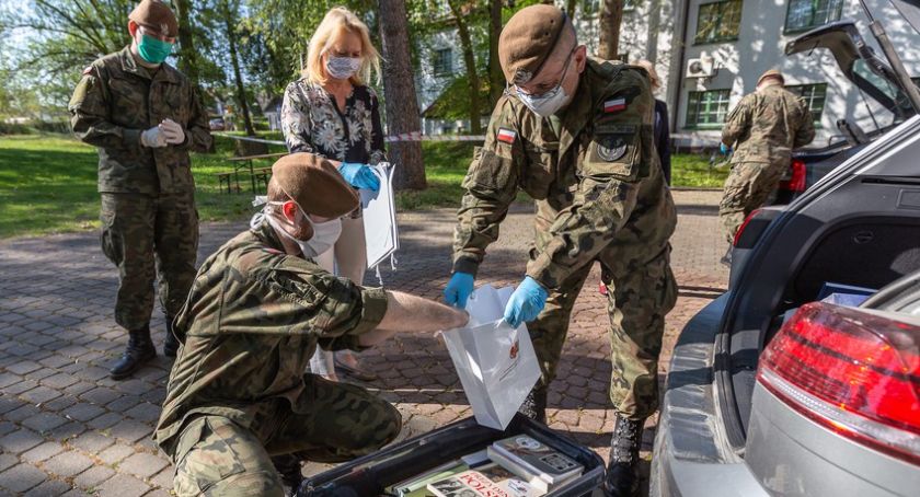 Książki od darczyńców trafiły do podopiecznych Hospicjum Światło w Toruniu