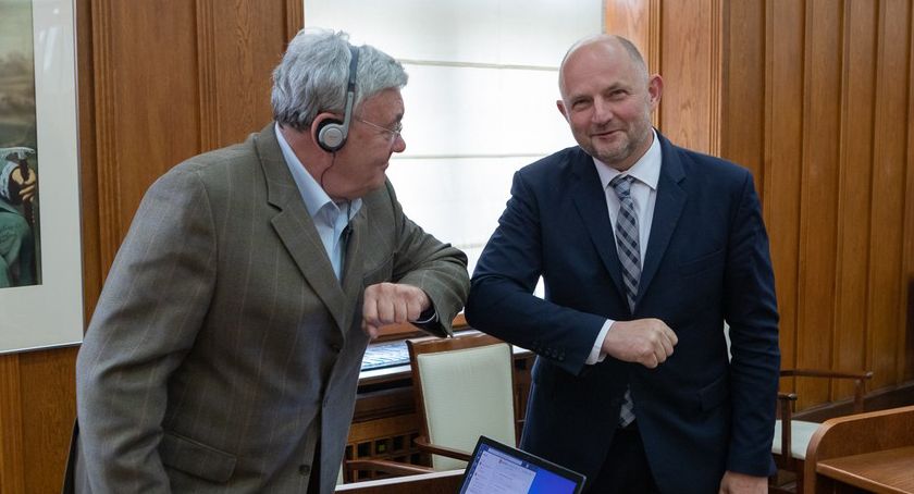 Marszałek Piotr Całbecki i zarząd województwa z wotum zaufania i absolutorium