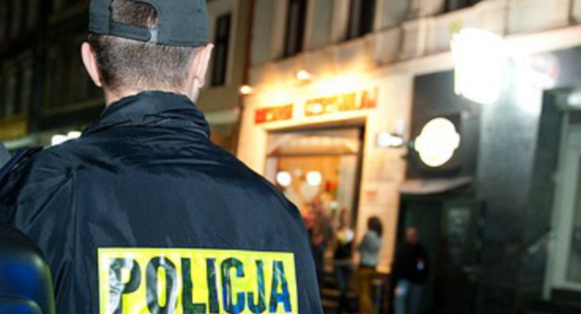 Dramatyczna akcja ratunkowa w Toruniu. Policjant uratował życie 64-latki