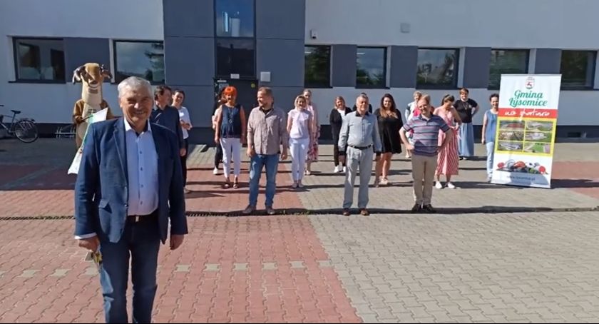Wójt dowodzi, urzędnicy „pompują”. Gmina Łysomice wzięła udział w wyjątkowej akcji charytatywnej [WIDEO]
