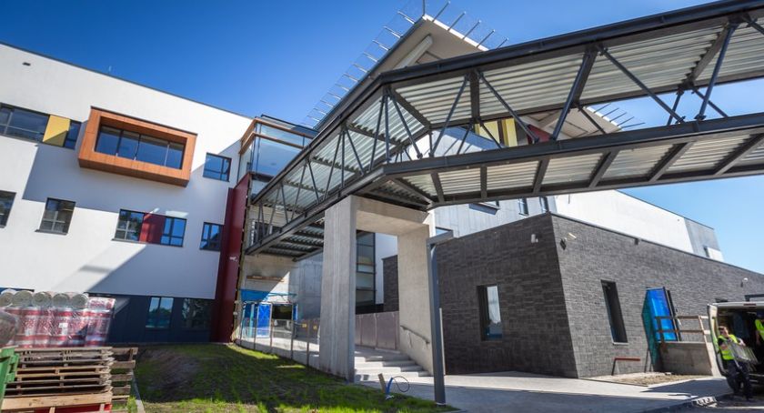 Dobiega końca budowa szpitala na Bielanach za 560 mln zł [FOTO]