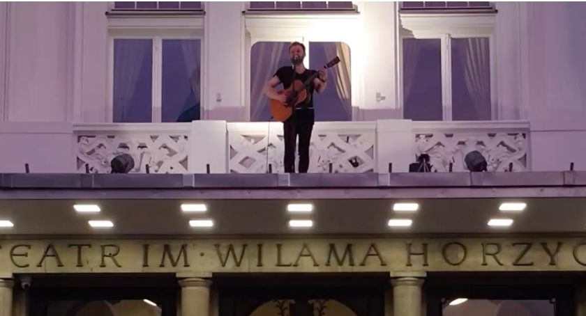 Koncert w czasie epidemii? Kreatywny pomysł artysty z Torunia [WIDEO]