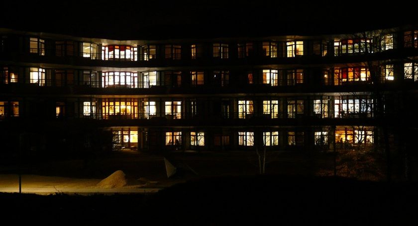 Interwencja ws. zakłócenia ciszy nocnej w Toruniu. Policjanci zatrzymali 33-latka…