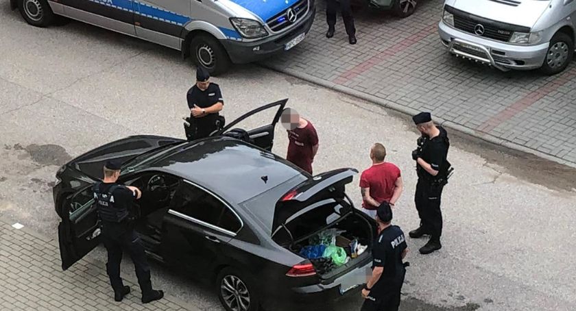 Akcja policjantów w Toruniu. Mundurowi zatrzymali dwóch mieszkańców Malborka [FOTO]