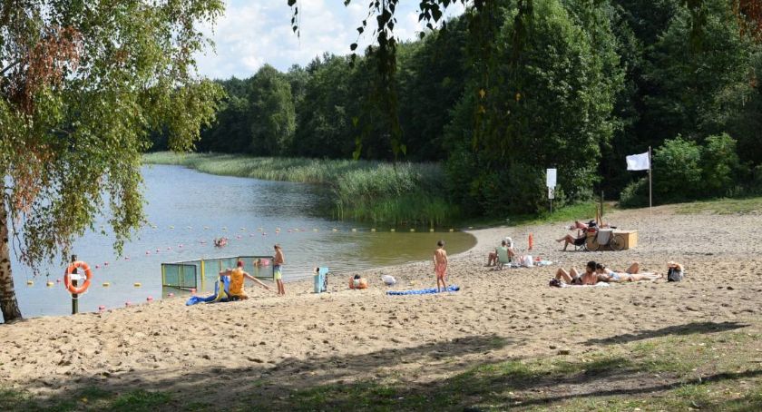 Wakacje 2020. Gmina Lubicz otwiera kąpielisko i place zabaw