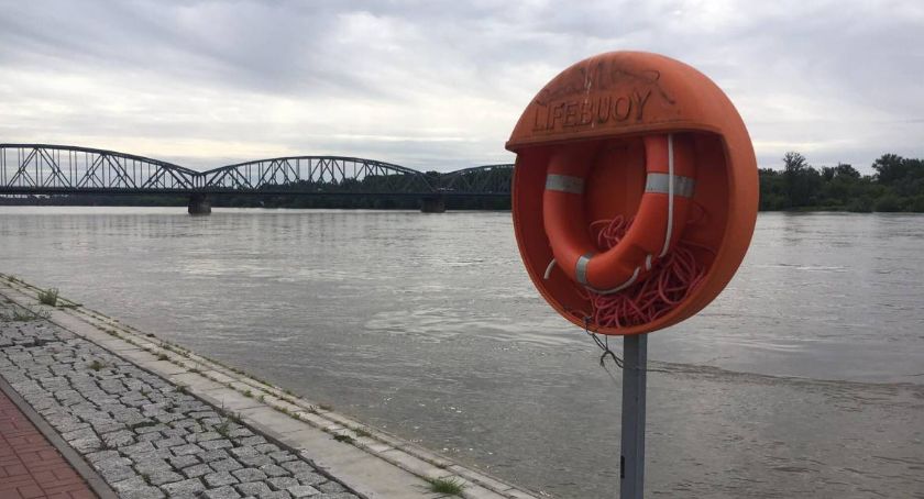 Poziom wody w Wiśle w Toruniu osiągnął stan ostrzegawczy