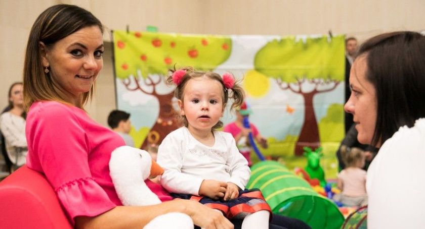 Program „Aktywna Mama, aktywny Tata”. Rodzice z Torunia otrzymają 800 zł na dziecko