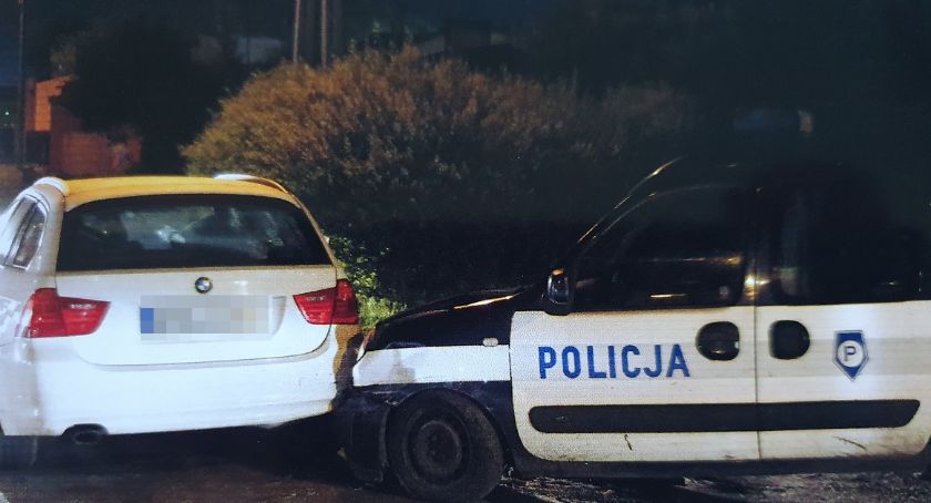 Kilkadziesiąt kilometrów pościgu za BMW. Kierowca uszkodził dwa radiowozy [FOTO]