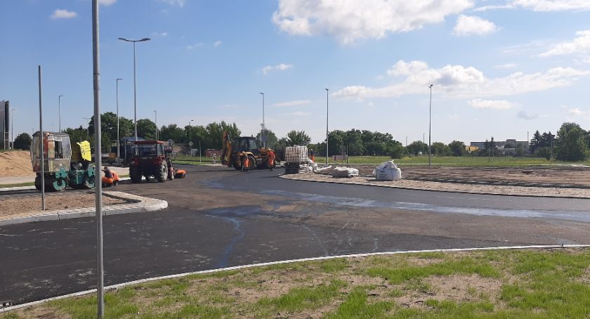 W Toruniu powstało kolejne rondo turbinowe 