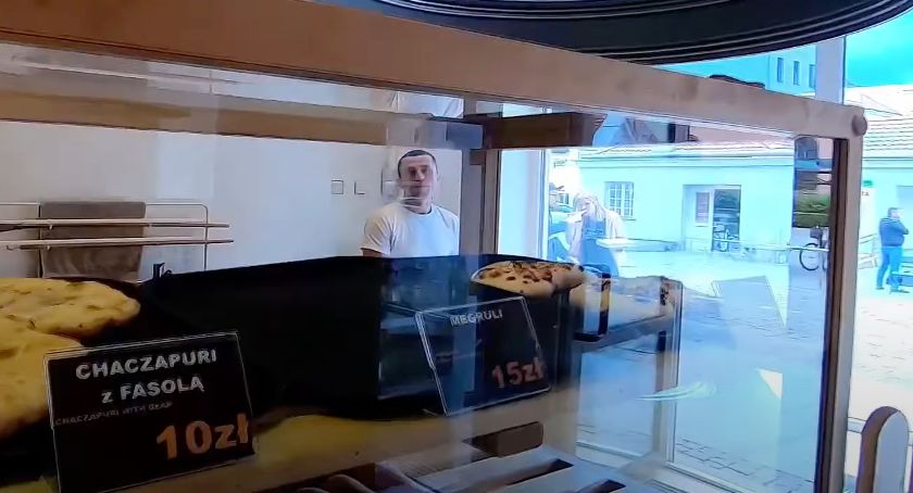 „Starówka Mistrzów”. W centrum miasta działa gruzińska piekarnia PURI