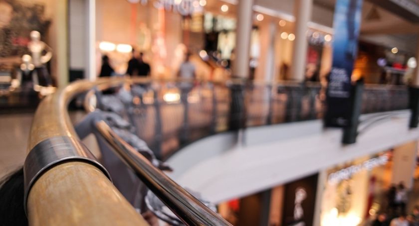 Przestępca ujęty przez ochroniarzy w galerii handlowej w Toruniu. Grozi mu 5 lat więzienia