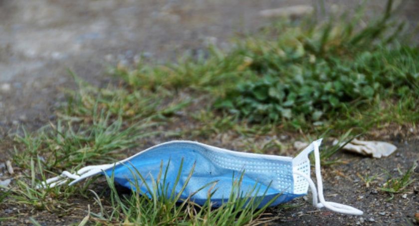 Torunianin otrzymał mandat za brak maseczki. Przez własną głupotę…
