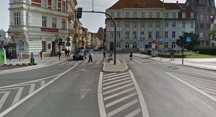 Dewastacja kantoru w centrum Torunia. Sprawcę zdradziła… krew na rękach