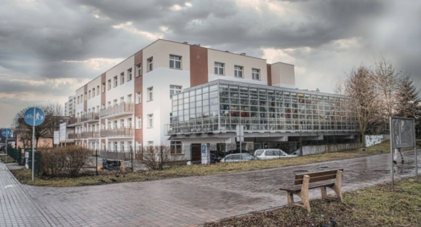 Rośnie liczba zakażeń w Toruniu. Opiekunka ZPO z koronawirusem