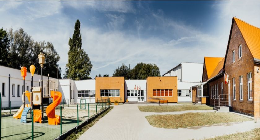 Nowa hala, sala teatralna i pracownie. Szkoła pod Toruniem zmieniła się za 9 mln zł [FOTO]