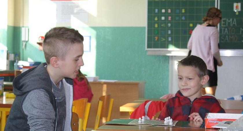 Ognisko koronawirusa w podtoruńskiej szkole. Zajęcia zostały odwołane
