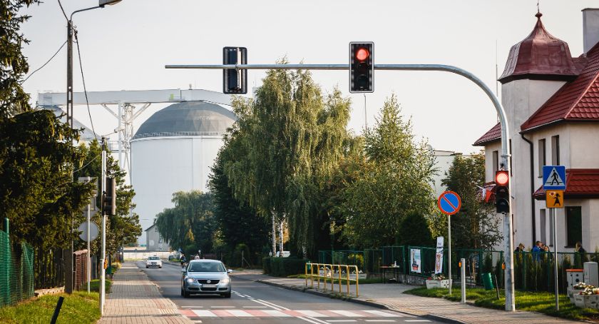 Pierwsze, innowacyjne „światła” w Chełmży. To nowość na drogach powiatu