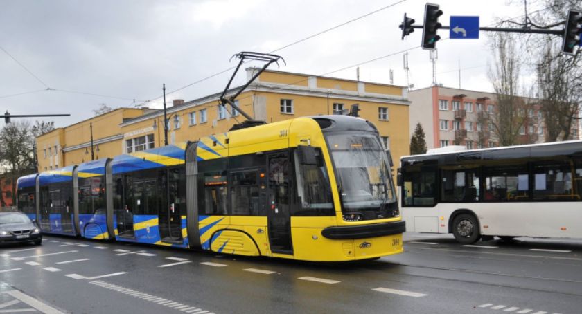 Wiatr zerwał trakcję linii tramwajowej. Usuwanie awarii potrwa cały dzień…