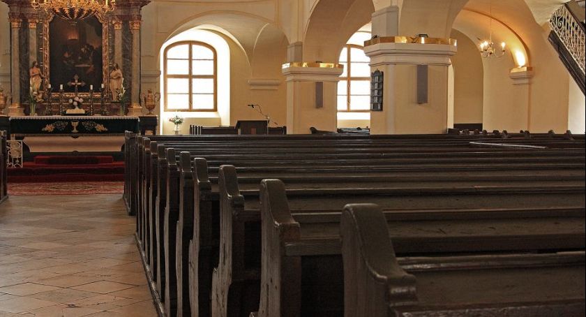 Kibice piłkarscy obronili kościół. Podziękował im proboszcz