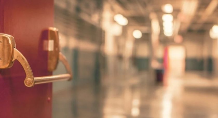 Tragedia w Toruniu. Nie żyje mężczyzna, który wypadł z okna