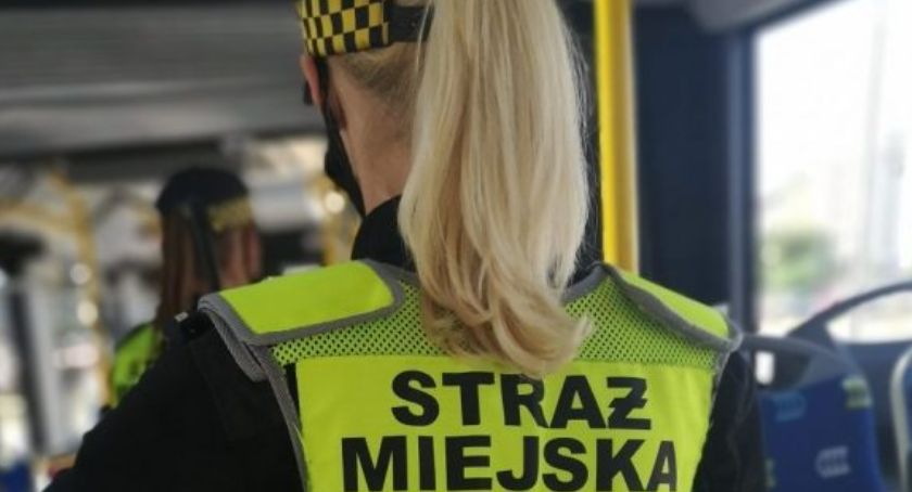 Maseczki do kontroli. Masowa akcja strażników miejskich w Toruniu