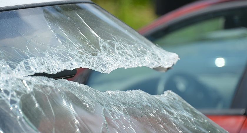 Wypadek w Toruniu. 49-letni pieszy potrącony na rondzie
