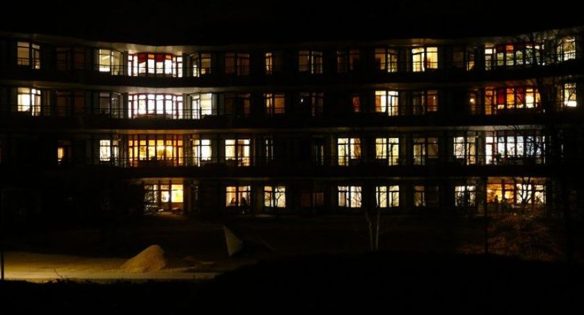 Interwencja ws. zakłócenia ciszy nocnej w Toruniu. 39-latek groził strażnikom nożem