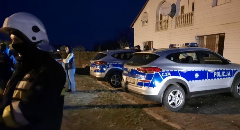 Pod Toruniem zakończyły się poszukiwania 61-latka. Mężczyzna leżał w polu