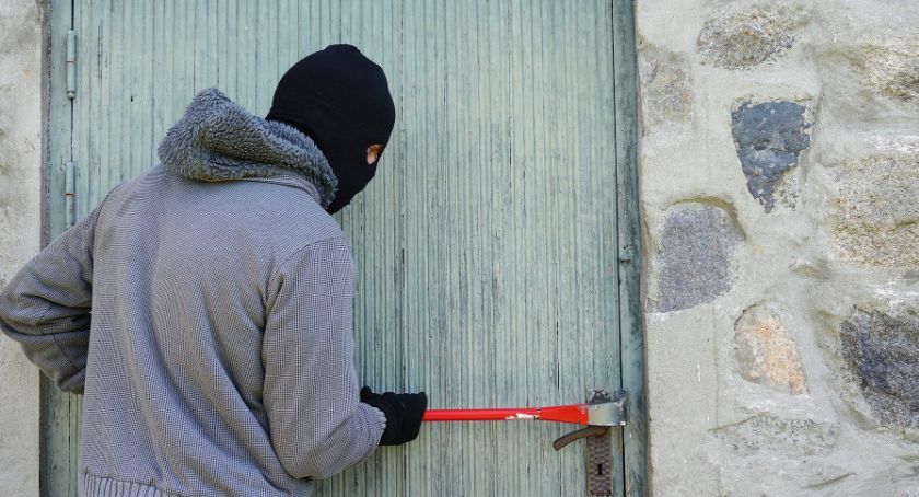 Seria włamań na osiedlu. Mieszkańcy ostrzegają przed złodziejami