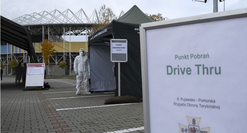 Koronawirus. Znowu wysyp zakażeń w Toruniu, zmarły kolejne osoby
