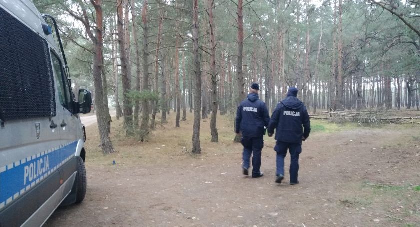 Akcja ratunkowa w toruńskim lesie. Policja ruszyła z pomocą [FOTO]