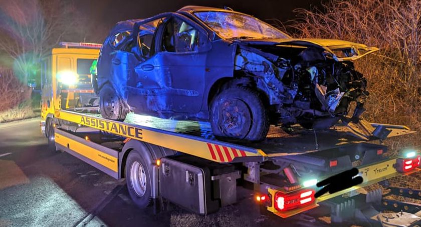 Tragiczny wypadek w Łysomicach. Pasażer auta zginął na miejscu [FOTO]
