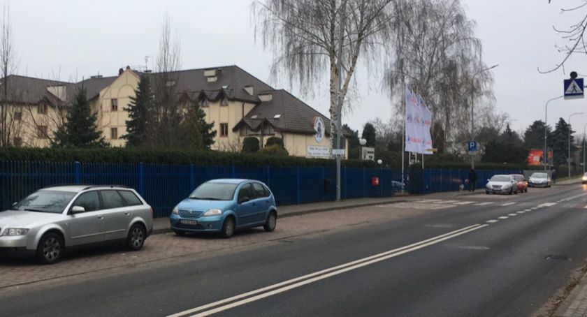37-latek spalił swojego Citroena na terenie Radia Maryja