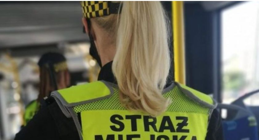 Maseczki do kontroli. Wzmożone kontrole strażników miejskich w Toruniu