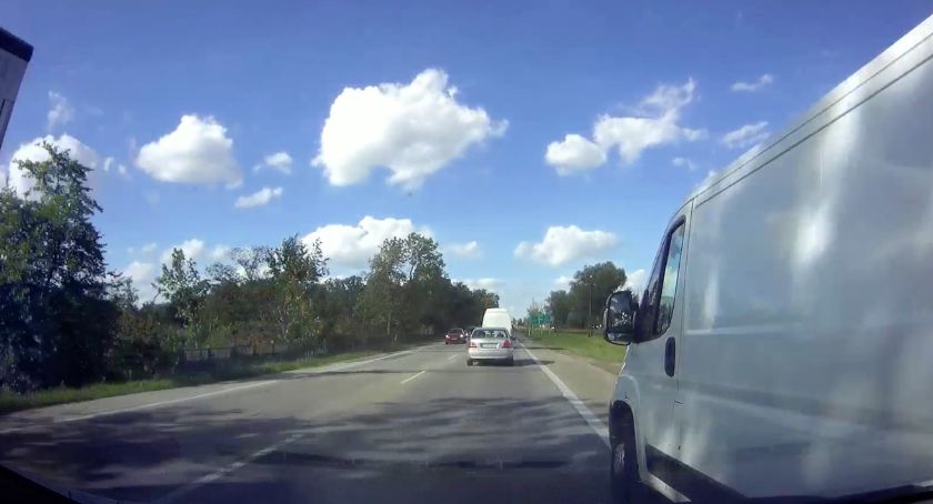 Czytelnik: Kierowcy notorycznie łamią przepisy na trasie Toruń - Łysomice [WIDEO]